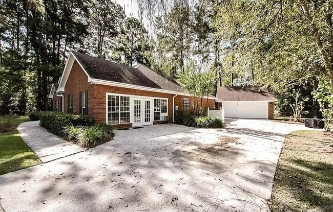 Photo - 2 Lauries Pt