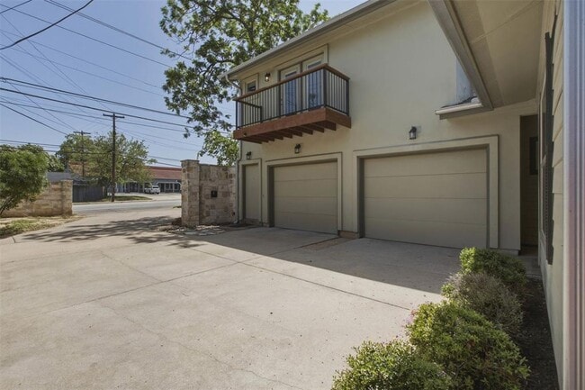 Photo - 1315 W Anderson Ln.