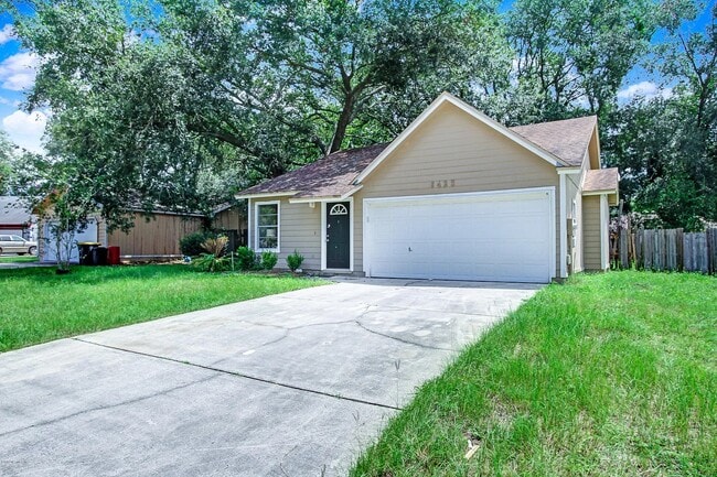 FRONT YARD - 6423 Sable Woods Dr E House