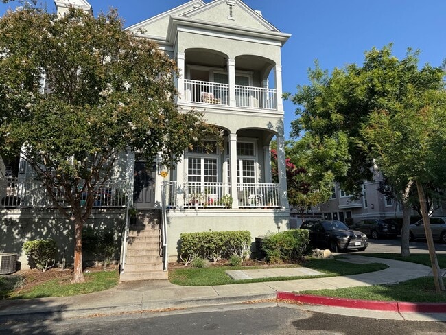 Building Photo - 3687 Whitworth Dr