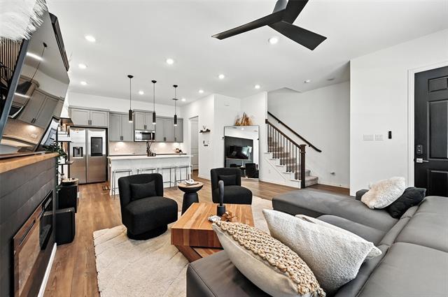 Photo - 7513 Laburnam Rd