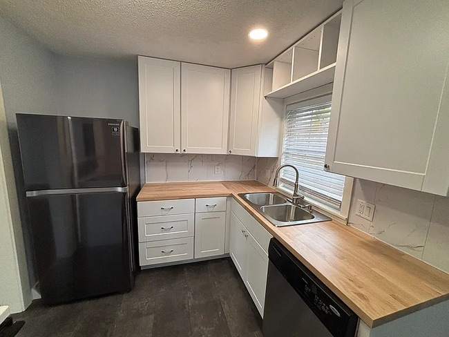 Photo - 2002 E 17th St N