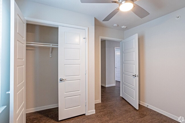 Photo - 3300 Oak Creek Dr Unit 0711