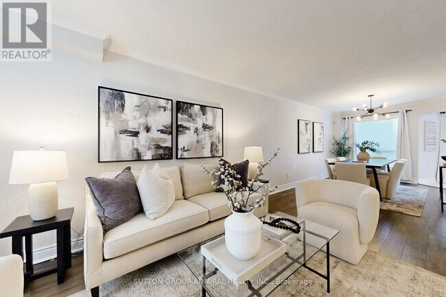 Photo - 284 Lancrest St