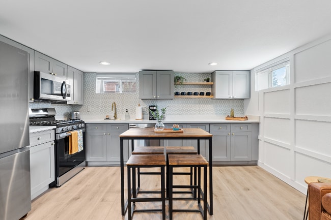 Photo - 3220 Albion St