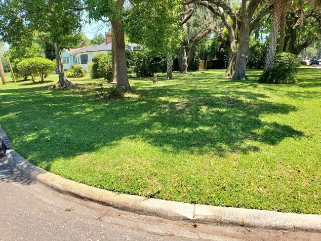 Photo - 8017 Oakwood St