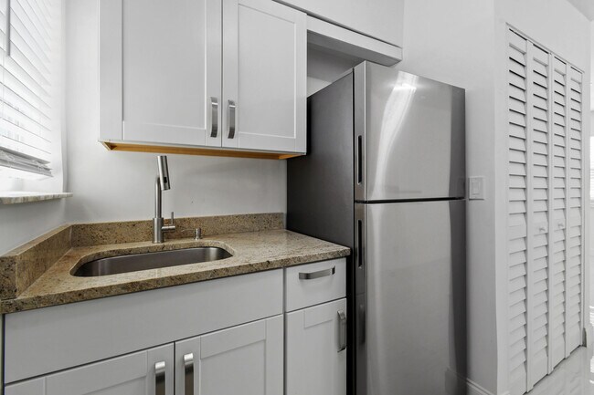 Photo - 968 W 9th St Unit B2