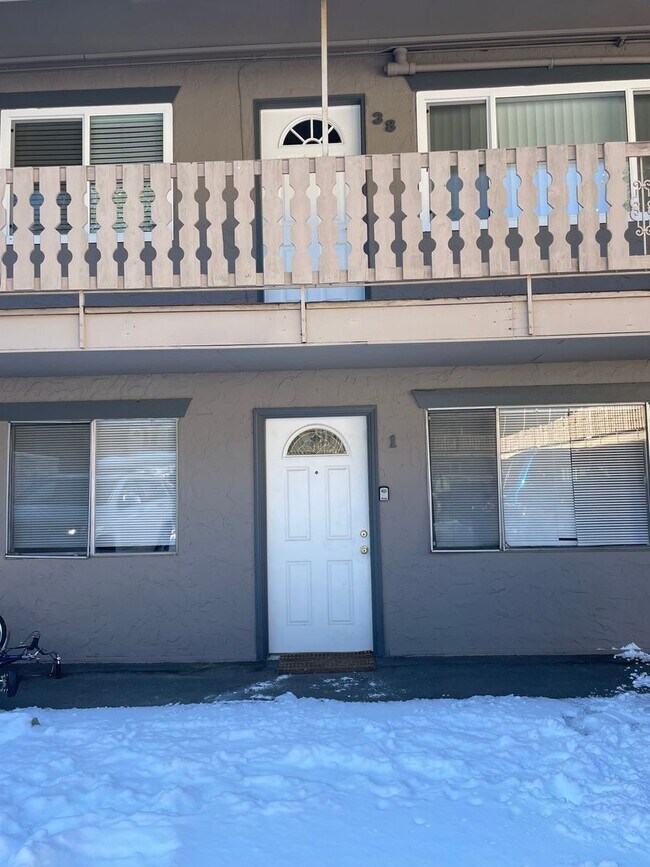 Downstairs House Unit Convenient Location Re... House Rental in