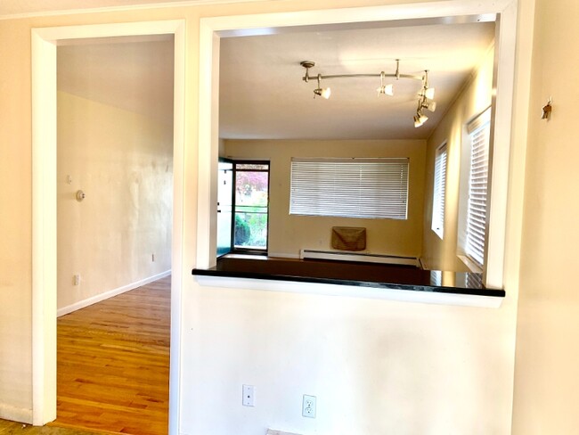 Building Photo - 77 Pitman St Rental