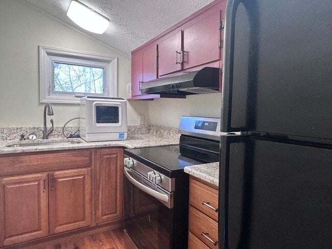 Photo - Cute Garage Apt and Cozy Living with a Front-Deck View