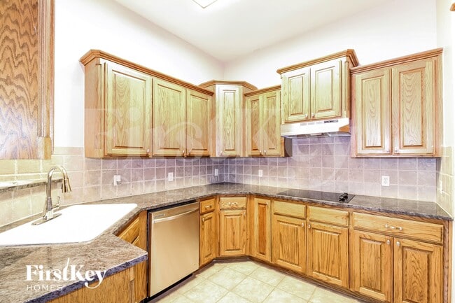4200 MacKenzie Dr