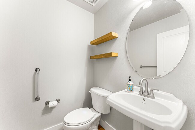 Photo - 987 N Knox Pl