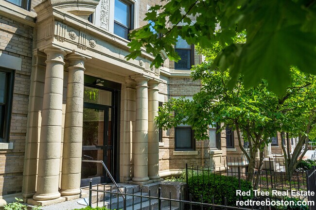 11 Peterborough St Unit 12