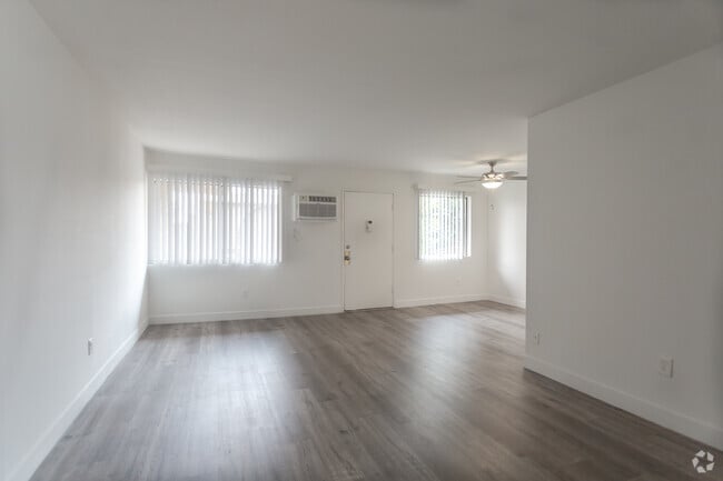 1BR,1BA- 750SF- Living Room