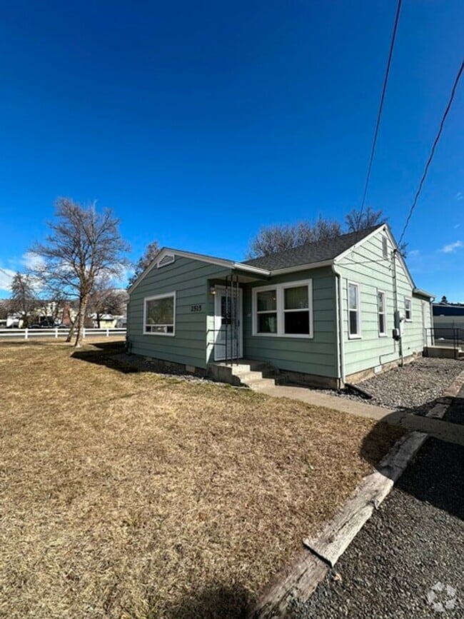 Building Photo - 3 Bedroom House