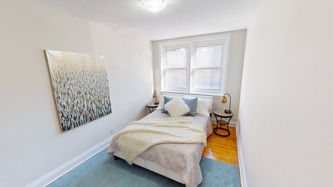 Photo - 225 MacLaren