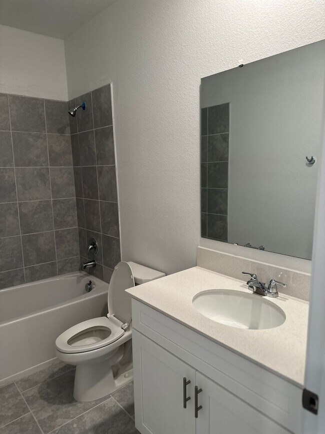 Photo - Beautiful Townhome  3 Bedroom 2.5 Bathroom