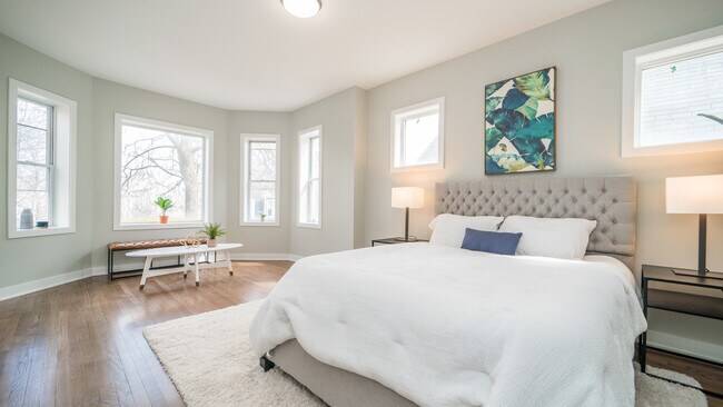 Photo - 1930 N Richmond St Unit 2