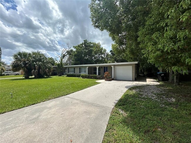 Photo - 2886 Carew Ave