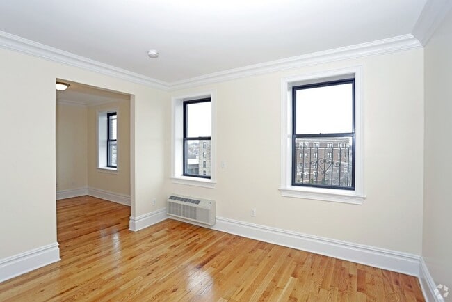 Photo - Ponciana Apartments: Contemporary Comfort ...