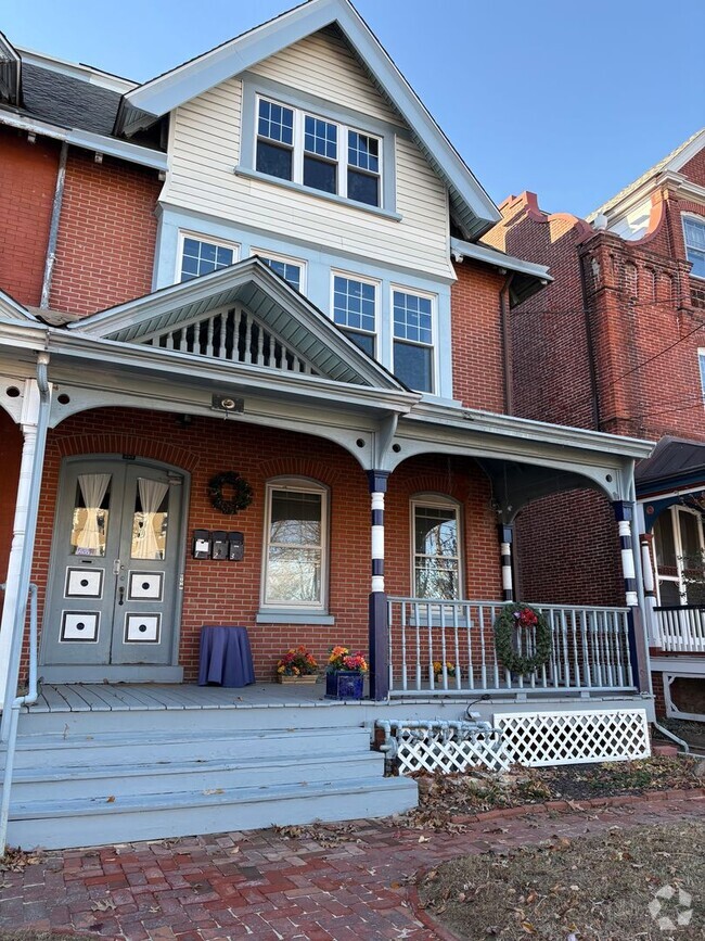 Building Photo - 302 Gayley St Unit 2nd Floor Rental