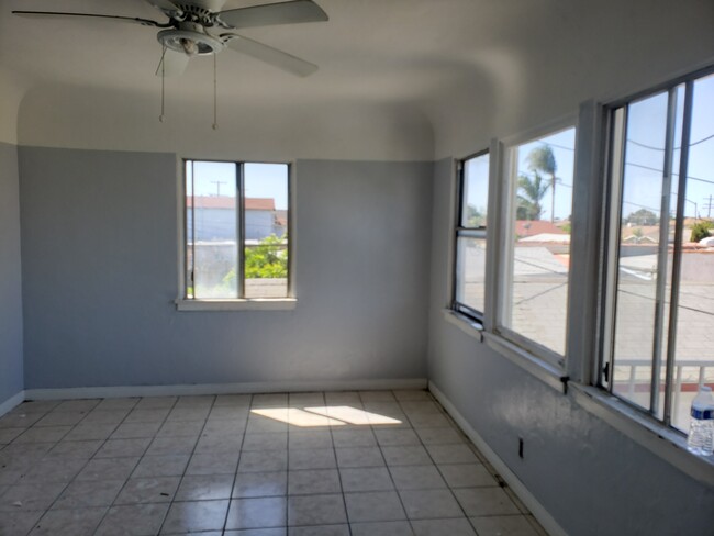 Living room dining area - 6230 Newell St Apartamentos Unidad B