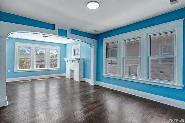 Photo - 266 Lasalle Ave