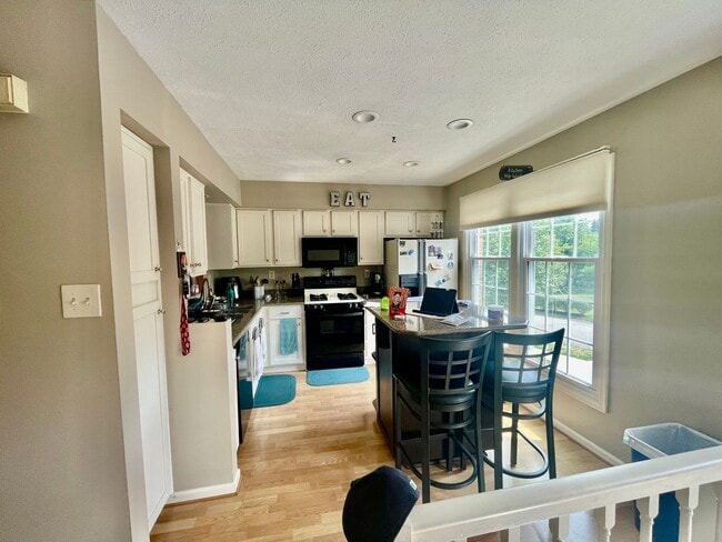 Photo - 425 Parkridge Ln