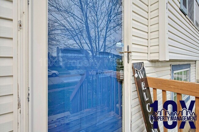 Photo - 1080 Viewpointe Dr