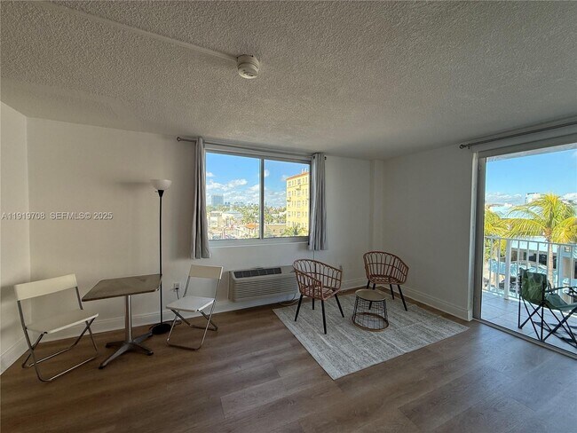 Photo - 1255 Collins Ave Unidad 505