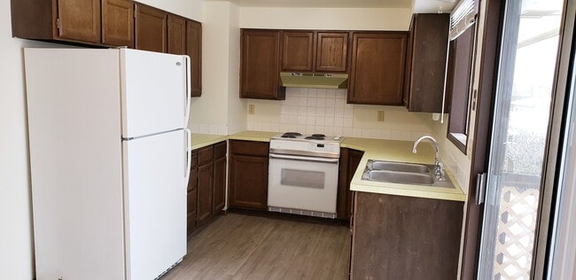 Photo - 1022-1024 N. Best Rd Unidad 1022 N. Best Rd