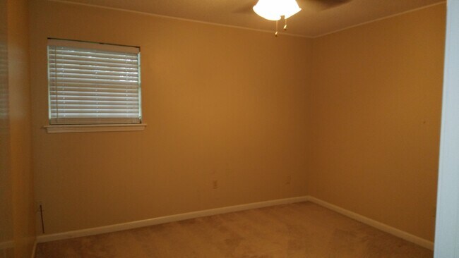 Photo - 905 Chinquapin Dr