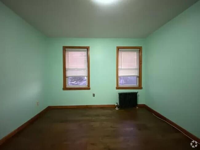 Building Photo - 2 bedroom in Queens NY 11102 Unit 3 Rental