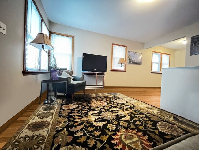 Photo - 1010 16th Ave SE