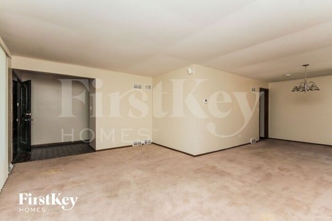 Photo - 18428 Lange St