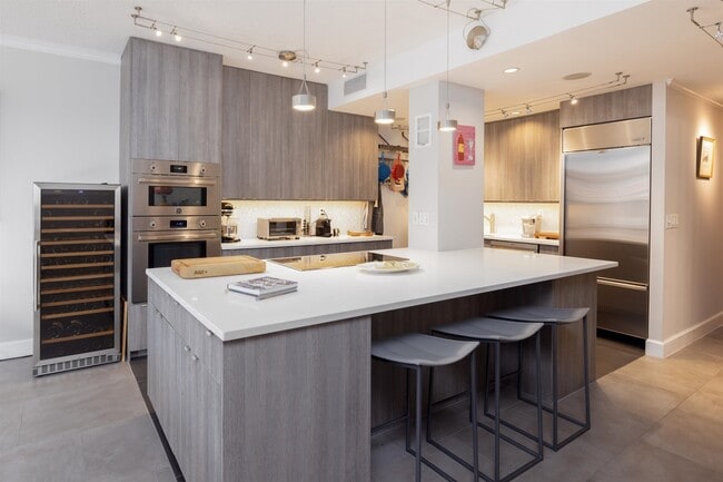 Building Photo - 1 Greene St Unit apt 415