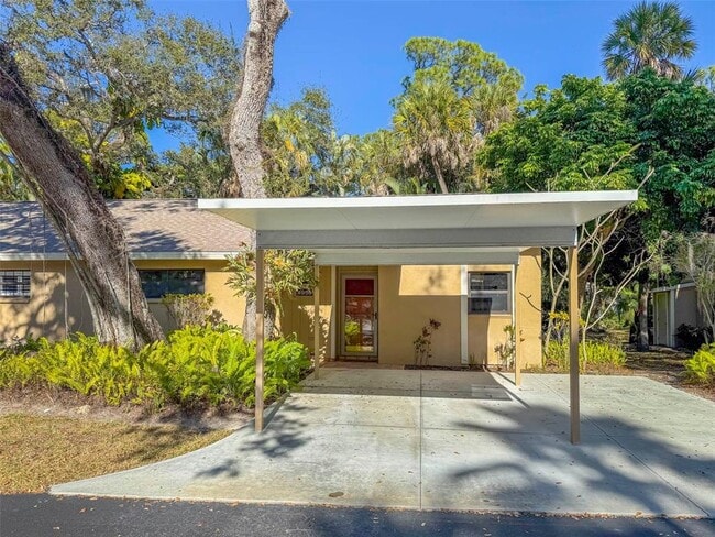 Building Photo - 4958 Village Garden Dr