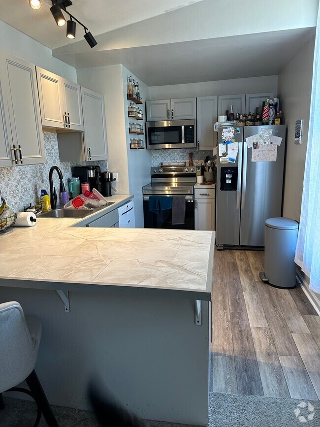 Building Photo - 1 Beeman St Unit B Rental