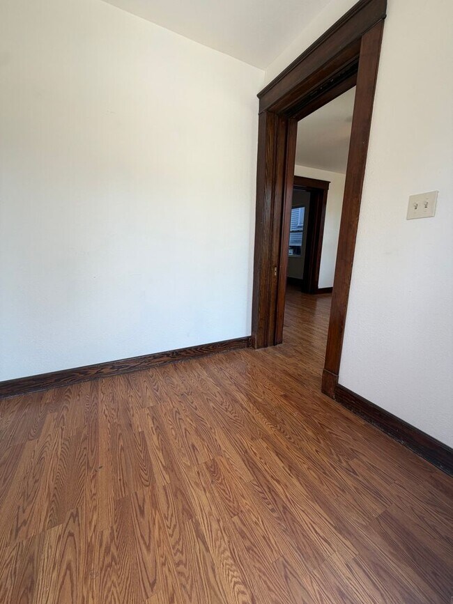 Photo - 414 E 9th St