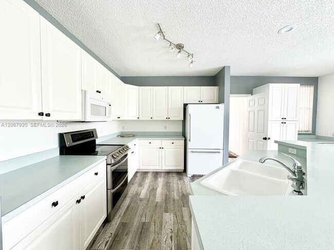 Photo - 7647 Rockport Cir
