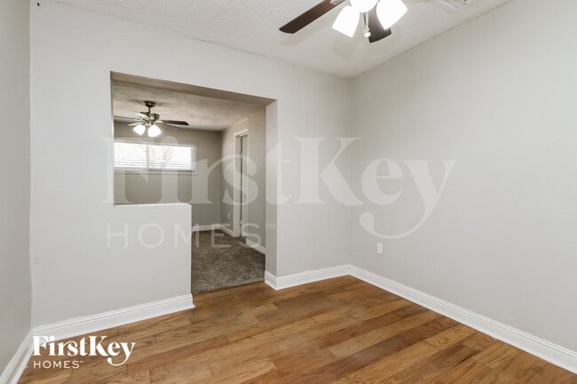 Photo - 930 E Weber Dr