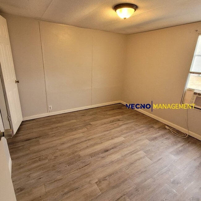 Photo - 3525 E Main St