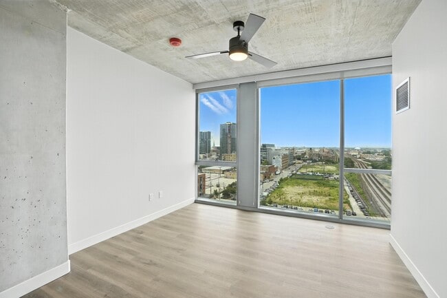 Photo - 1121 W Carroll Ave Unit 1201