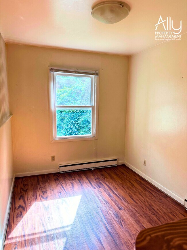 Photo - 122 Harmon St