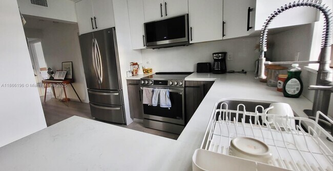 Photo - 1605 Meridian Ave Unidad 401