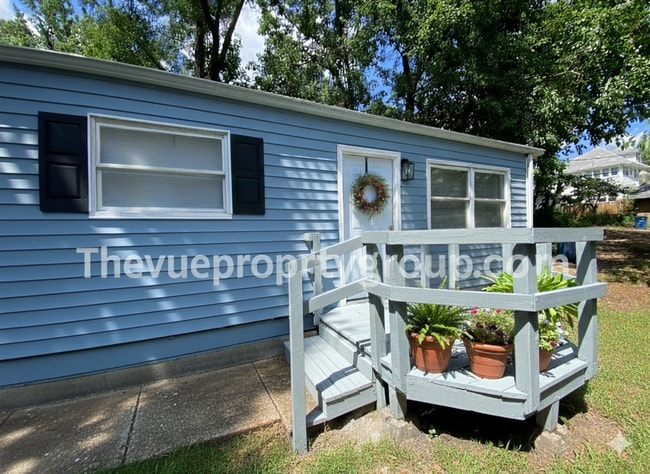 Building Photo - Move in by November 30th… and pay NO RENT ...