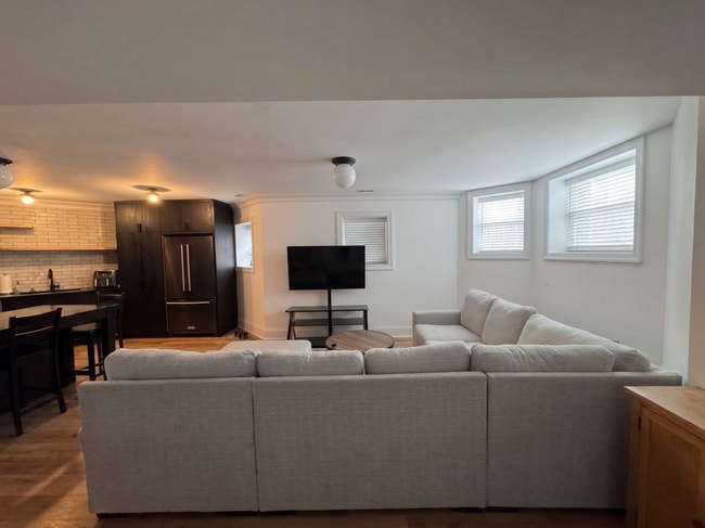 Photo - 834 W Waveland Ave Unit GDN