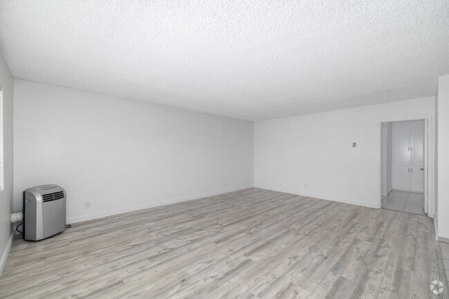 1BR, 1BA - 900SF - Living Room