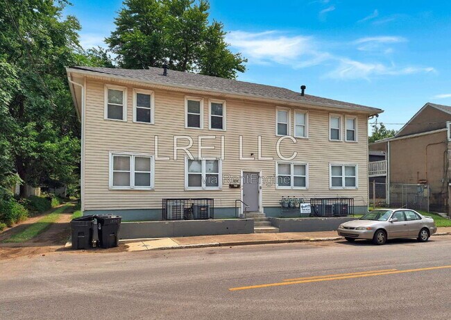 Building Photo - 1273 S Clay St Unit 3
