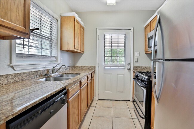 Photo - 5007 Polk St